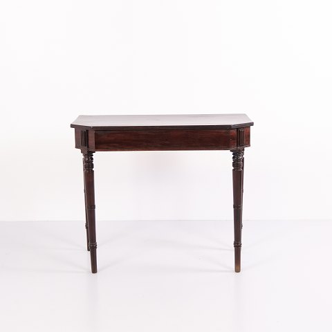 Spillebord i Mahogni med Runde Tilspidsede Ben fra 1880erne