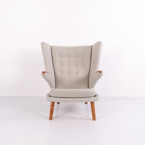 Bamsestolen Model AP19 med Lysegrå Hallingdal og Teak Hans J. Wegner PP Møbler