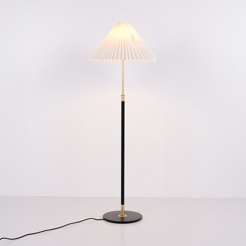 Aage Petersen Le Klint 351 Gulvlampe i Sort og Messing
