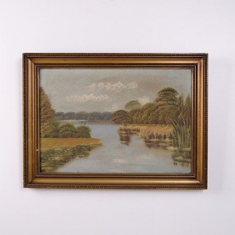 Landskabsmaleri på Lærred med Sø, Siv og Træer i Guldramme 55 x 75 cm