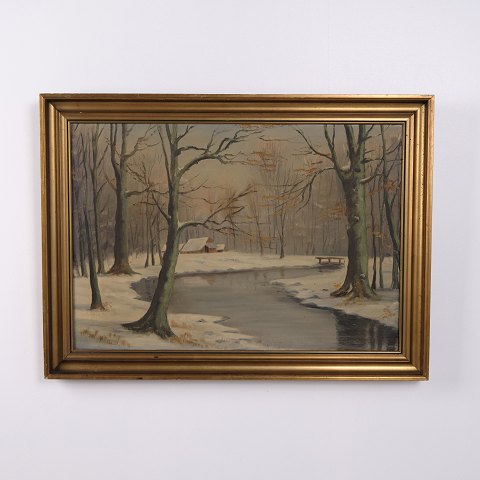 Oliemaleri på Lærred med Vinterlandskab, Skov og Å i Guldramme 55,5 x 75 cm