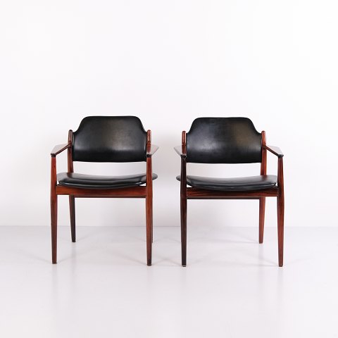 Et Par Arne Vodder Model 62A Armstole i Palisander og Sort Læder fra Sibast Furniture, 1960’erne
