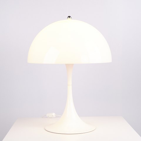 Verner Panton Panthella Bordlampe i Hvid Akrylplast fra Louis Poulsen, 1970’erne