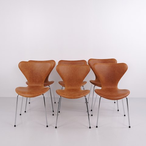 Sæt af 6 Arne Jacobsen Syver Stole i Cognac Elegance Læder med Kromstel for Fritz Hansen Høj Model