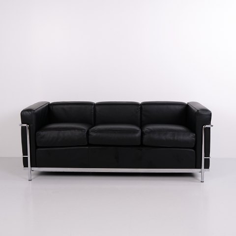 LC2 3 Personers Sofa i Originalt Sort Læder og Kromstål for Cassina