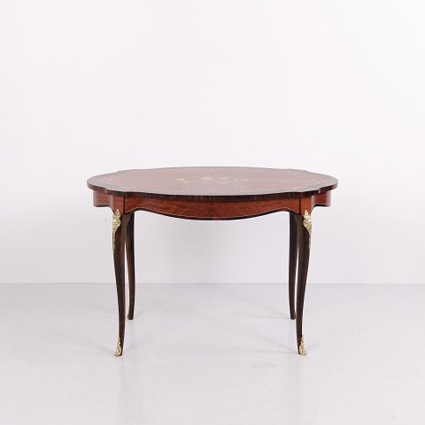 Salonbord / Sidebord i Mahogni med Intarsia og Bronzeornamenter i Rokoko Stil 1920’erne