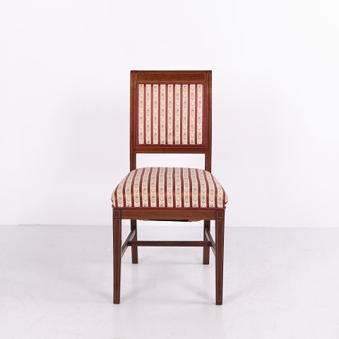 Antik Nyklassicistisk Stol i Mahogni med Intarsia og Stribet Polstring ca. 1900–1910