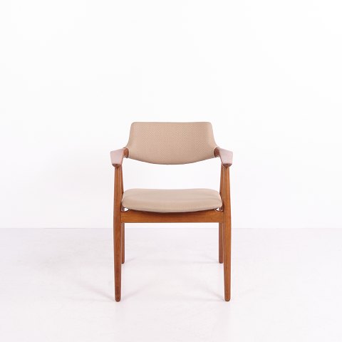 Svend Aage Eriksen Model GM11 Armstol i Teak og Lyst Stof Glostrup Møbelfabrik 1960’erne