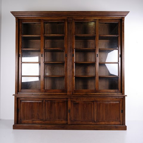 Stort Antikt Biblioteksskab i Egetræ med Glasskydelåger ca. 1890–1910