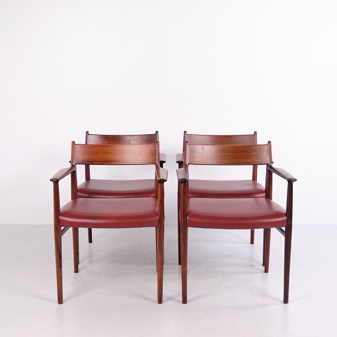 Sæt af Fire Arne Vodder Model 418 B Armstole i Palisander og Bordeauxrødt Læder Sibast 1960’erne