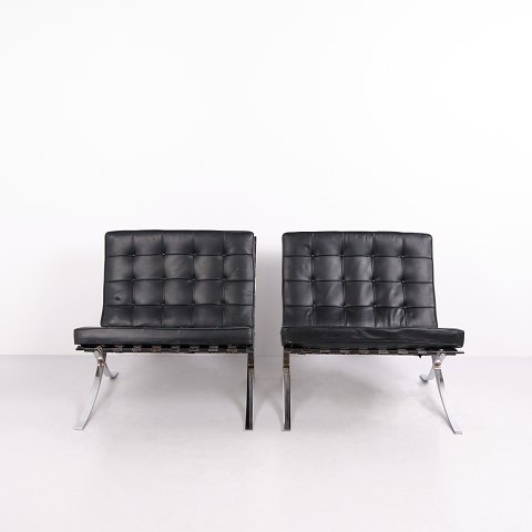 Par Ludwig Mies van der Rohe Barcelona lænestole i Sort Læder KnollStudio