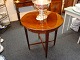 Round table in mahogany reconditioned / hand polished from years 1890 5000 m2 
showroom
