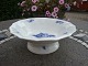 Centerpiece in square blue flower royal copenhagen
Nr. 8530.
5000m2 Showroom.