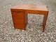 Small desk in teak. Danish design from the 1960s.
5000m2 Showroom.