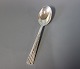 Dessert spoon in Champagne, hallmarked silver.
5000m2 showroom.