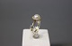 Ring in 14 ct. gold with zircons and a freshwater Pearl.
5000m2 showroom.
