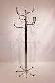 Coat stand of stainless steel with nine arms by Sidse Werner and Fritz hansen in 
the 1970s.
5000m2 showroom.