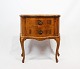 Small antique chest of drawers in walnut from the 1920s.
5000m2 showroom.