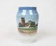 Vase med kirke motiv, nr.: 2843A 108, af Royal Copenhagen.
5000m2 udstilling.
