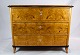 Chest of drawers with three drawers of polished birch wood and decorated with 
mother of pearl from around 1840.
5000m2 showroom.