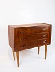 Small chest of drawers in teak of danish design from the 1960s.
5000m2 showroom.