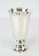 Vase of hallmarked silver.
5000m2 showroom.