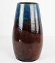Keramik vase med blå og brun glasur af anden dansk keramiker.
5000m2 udstilling.