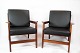 A pair of lounge chairs in polished wood and black classic leather of danish 
design from the 1960s.
5000m2 showroom.