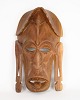 Afrikansk Maske - Håndskåret - Træ - Afrika
Flot stand
