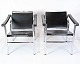 Sæt Af 2 Lænestole - Model LC1 - Le Corbusier - Sort Læder - Designet i 1928
Flot stand
