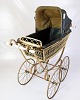 Antik Barnevogn - Flettet Kurv & Original Sort Kaleche - Metalstel - År 1900
Flot stand
