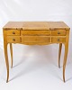 Sminkebord Med Indbyggede Skuffer & Spejl - Lys Mahogni - Louis XV-Stil - 
1920erne
Flot stand

