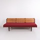 Hans J. Wegner GE-258 Daybed i Teak og Flet for Getama fra 1950’erne