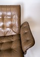 Tre personers sofa polstret med lysebrunt læder og stel i metal, af dansk design fra 1970erne.5000m2 udstilling.