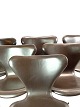 Et sæt af 6 Syver stole, model 3107, designet af Arne Jacobsen og fremstillet af Fritz Hansen.5000m2 udstilling.Flot stand