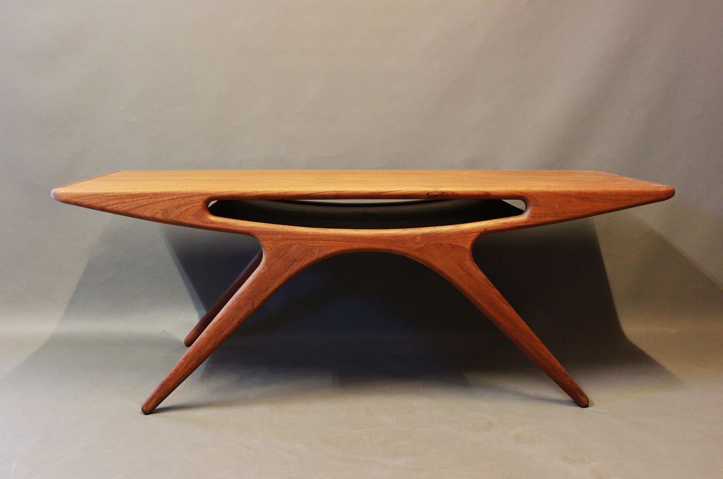 Sofabord, "Smilet" i teak af Johannes Andersen og CFC fra 1960erne. * - Osted Antik & Design