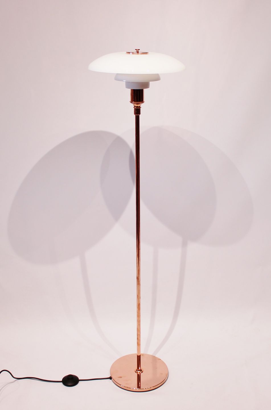 PH3½-2½, edition, kobber gulvlampe af Poul Henningsen og Louis Poulsen. - Antik & Design