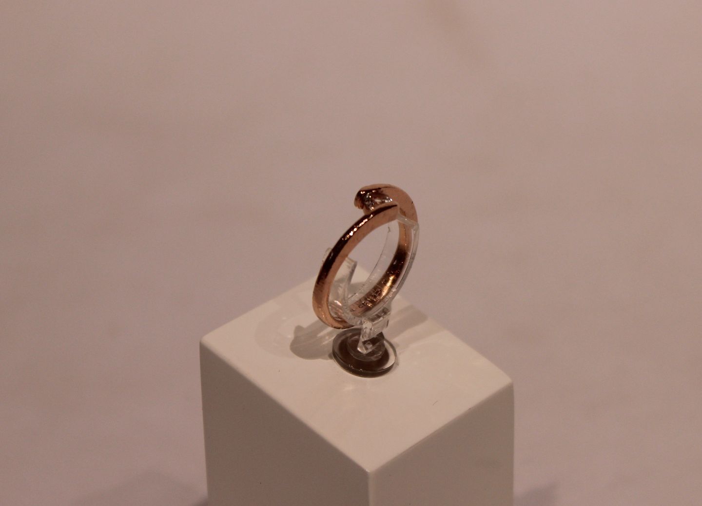 Forgyldt 925 sterling ring med zirkon af Christina * 5000m2 udstilling. - Osted & Design