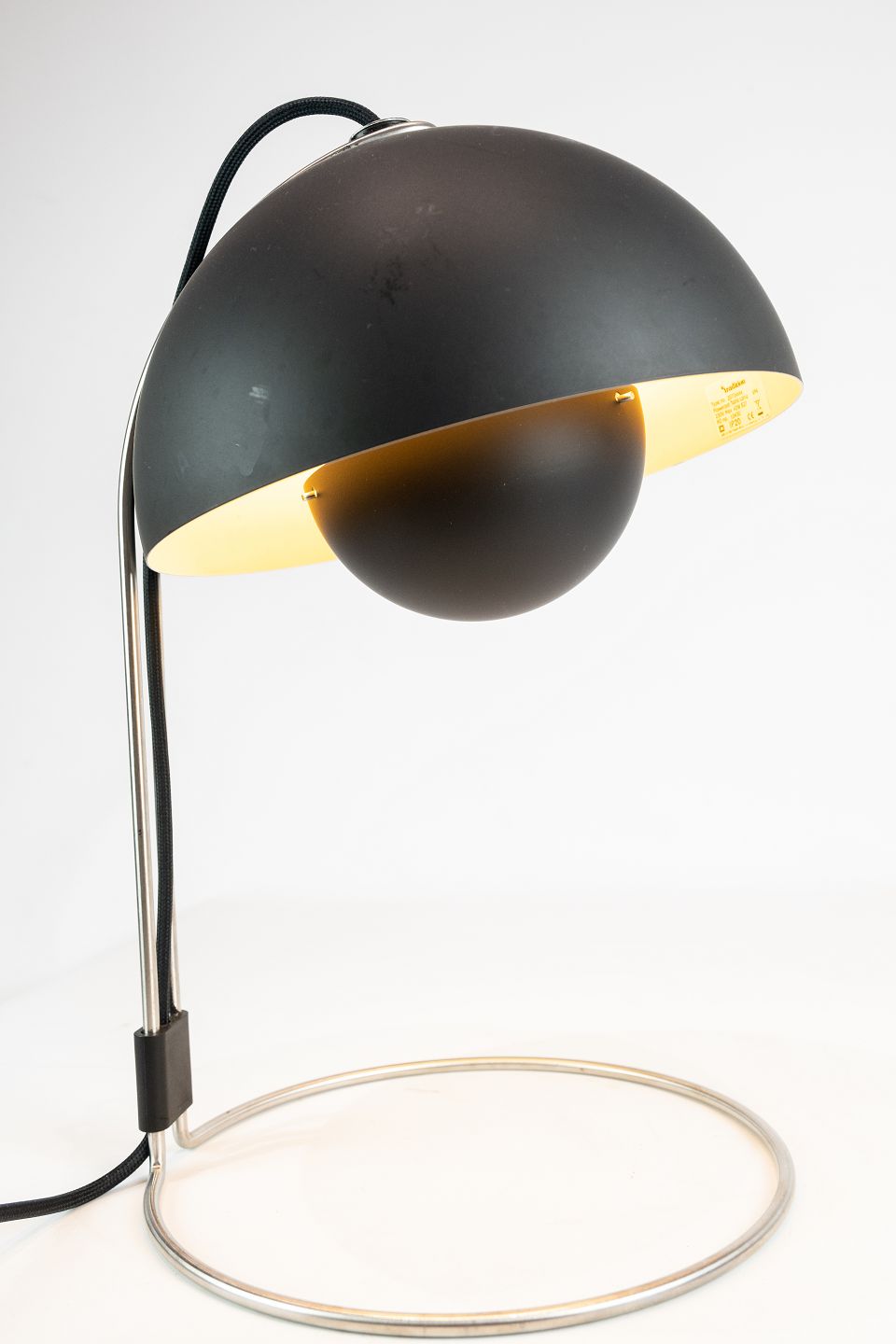 Partina City Absorbere Berygtet Sort Flowerpot bordlampe, model VP4, designet af Verner Panton i 1968. *  5000m2 - Osted Antik & Design