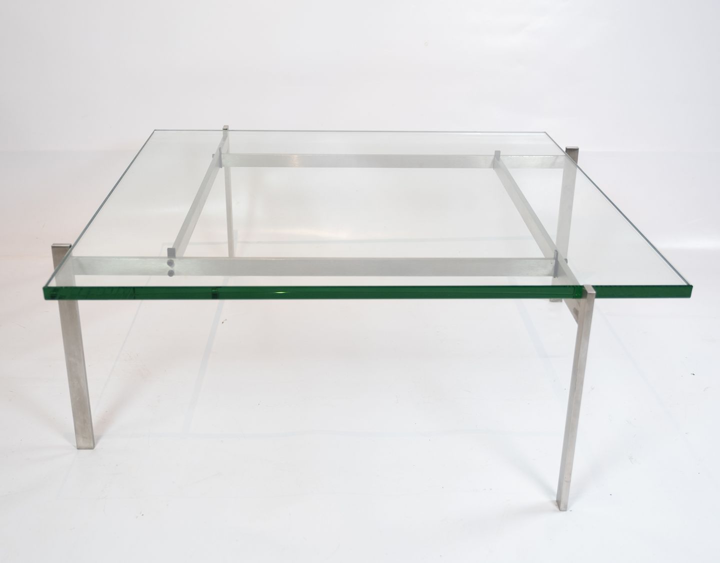 Sofabord, model PK61, glas og rustfrit stål designet af Poul Kjærholm og frems - Osted Antik & Design