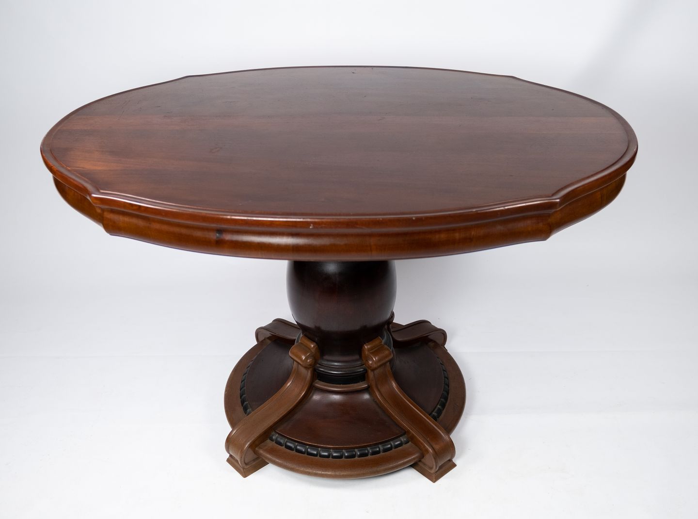 Terapi kaptajn tragt Ovalt spisebord i mahogni, i flot stand fra 1890erne. * 5000m2 udstilling.  - Osted Antik & Design
