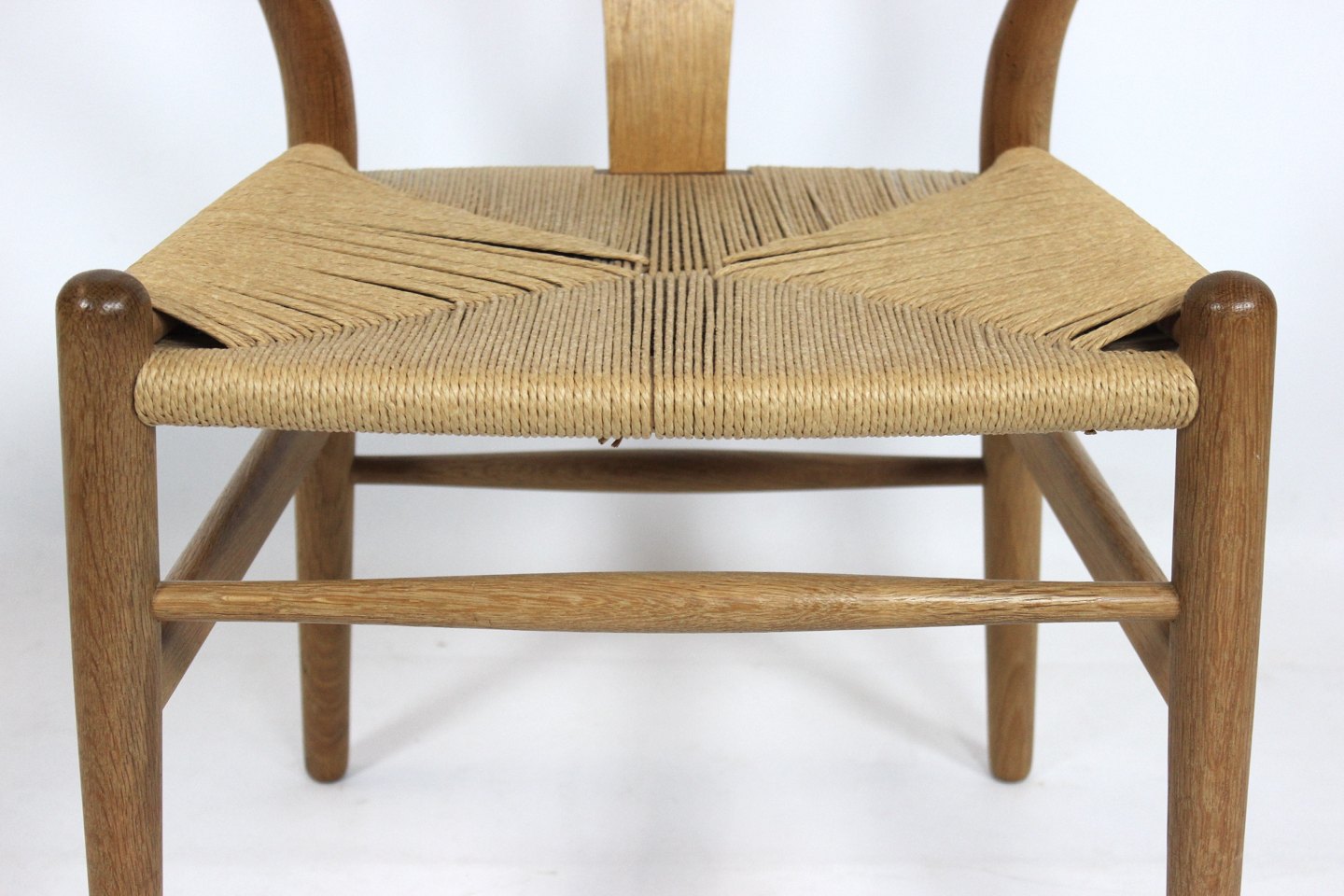 indsprøjte Traktat Forhøre Sæt af 6 Y-stole, model CH24, i eg og naturflet af Hans J. Wegner og Carl  Hansen - Osted Antik & Design