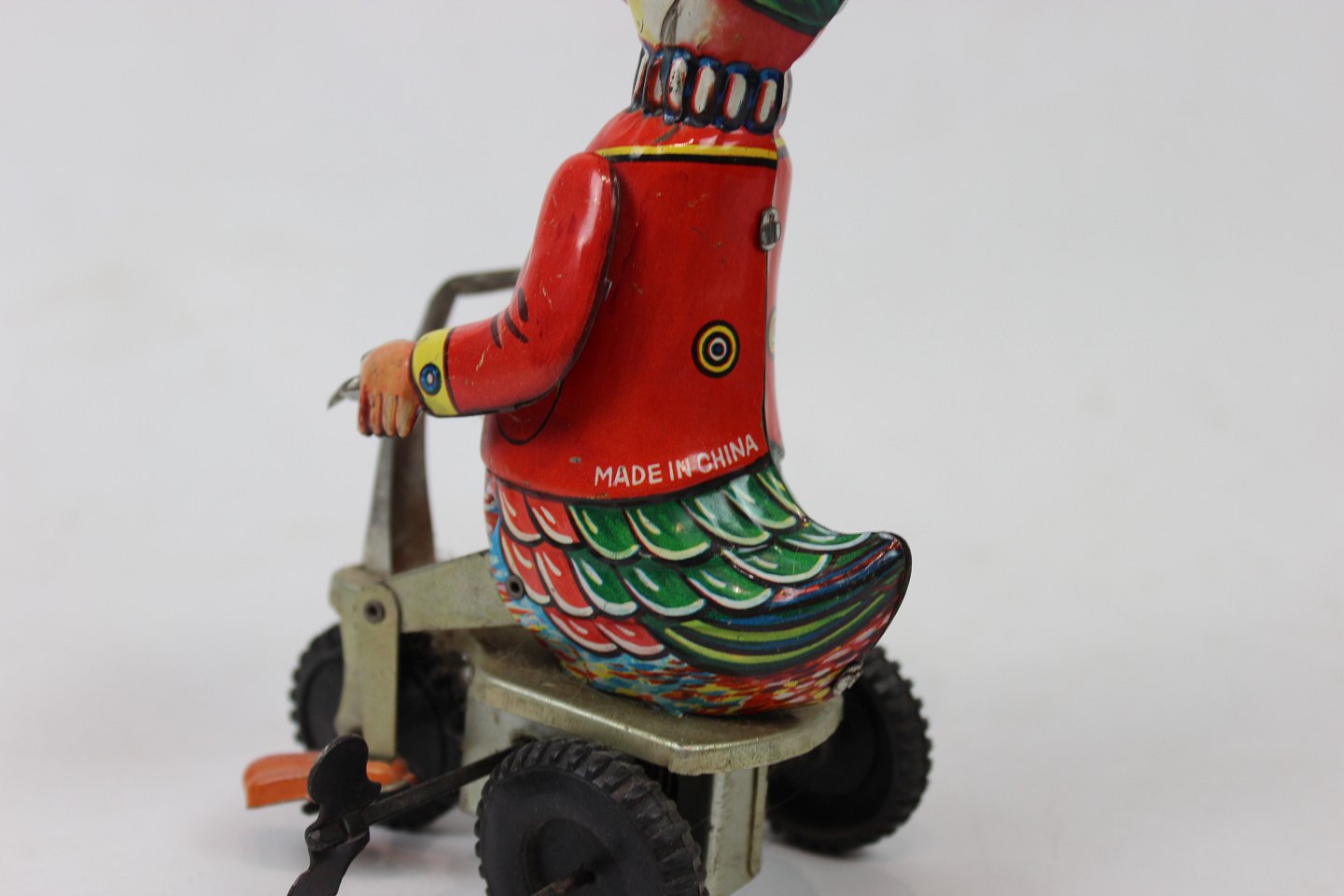 Legetøj i metal og farver lavet Kina fra 1920erne. * 5000m2 udstilling. - Osted Antik & Design