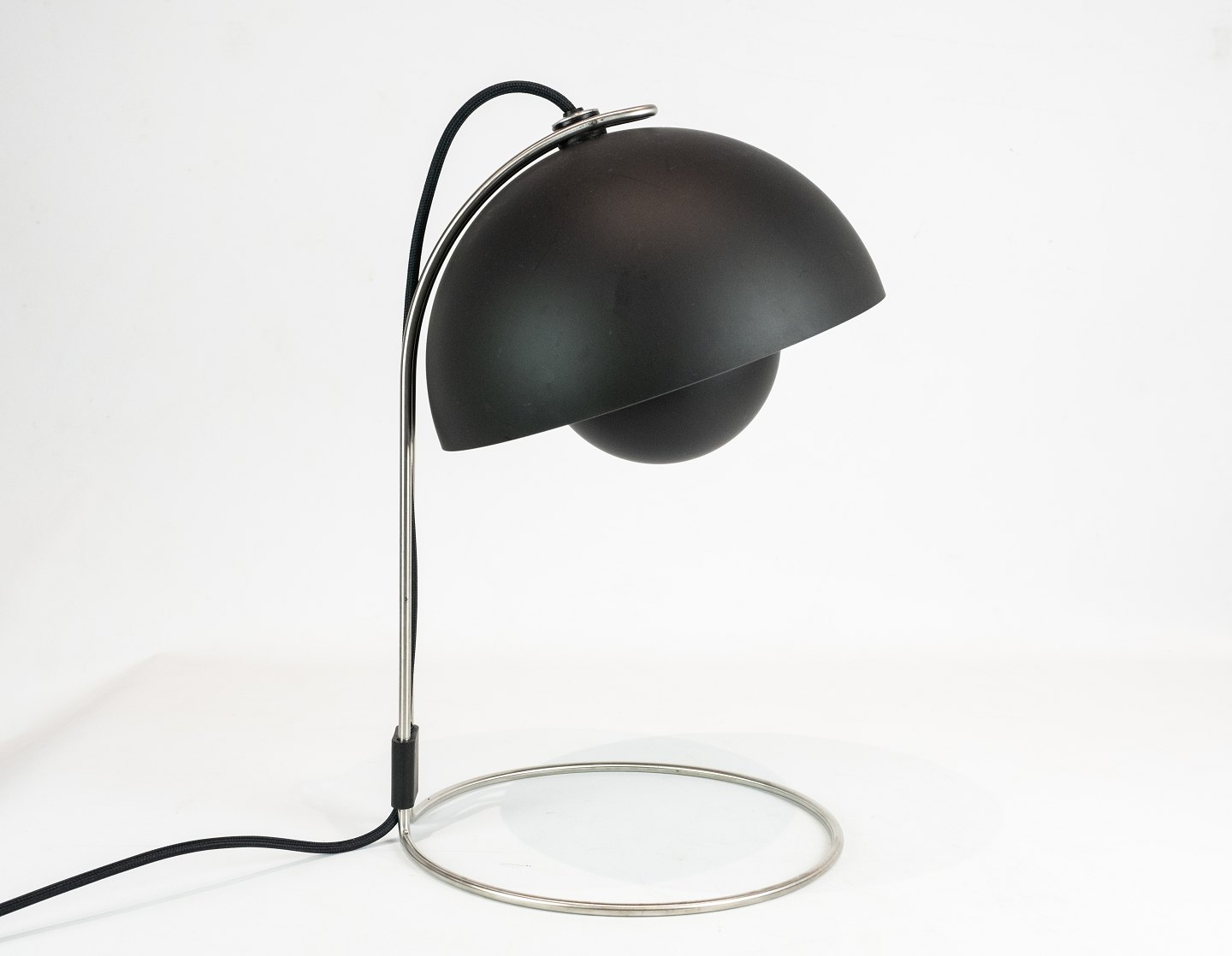 fintælling Godkendelse Premonition Sort Flowerpot bordlampe, model VP4, designet af Verner Panton i 1968. *  5000m2 - Osted Antik & Design