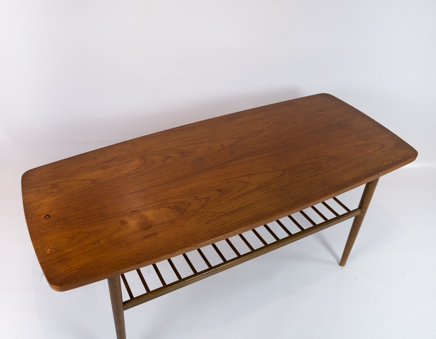 Sofabord i teak med hylde af dansk design 1960erne. * 5000m2 udstilling. - Antik & Design