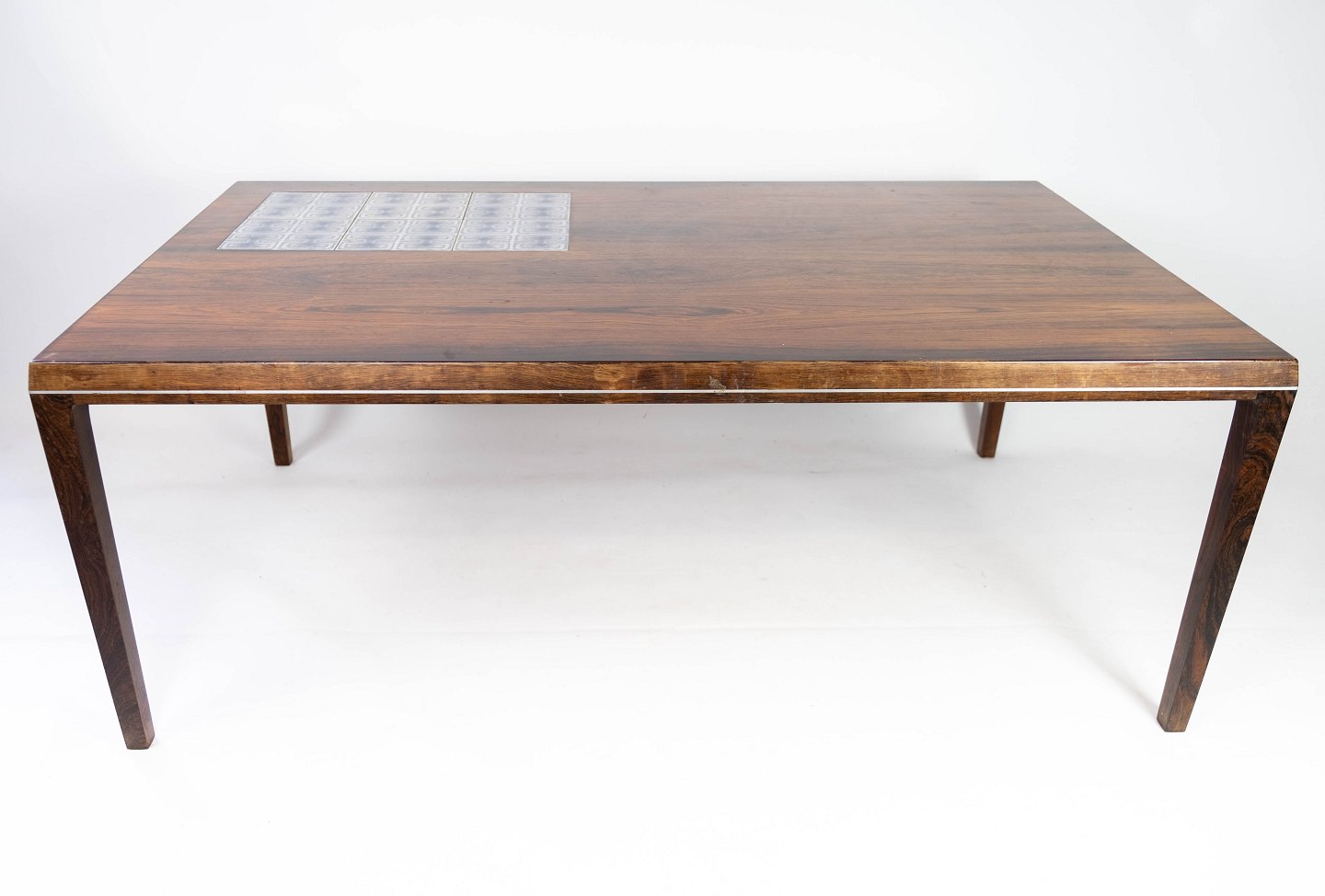 Sofabord i med klinker, designet af Johannes Andersen og fremstillet - Osted Antik & Design