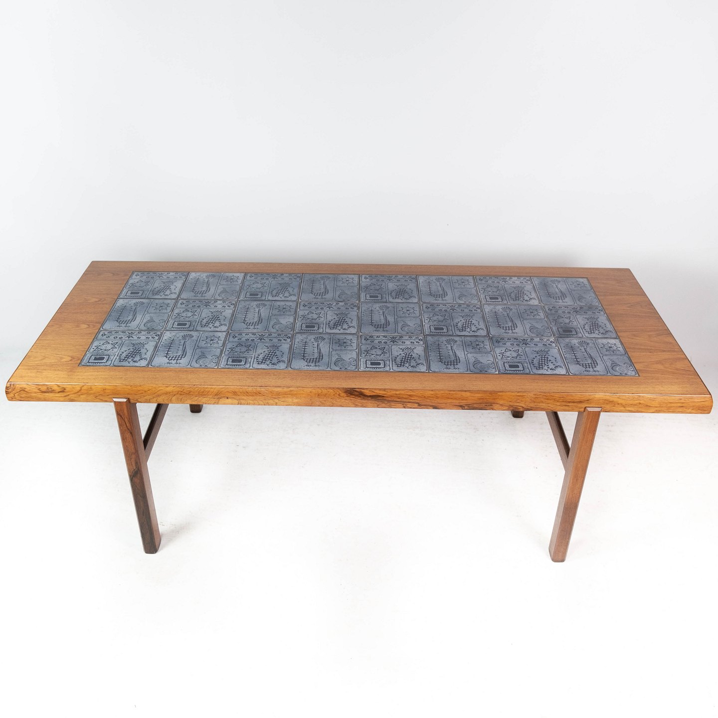 Byg op skæg Databasen Sofabord i palisander med blå klinker af Dansk design fremstillet af Arrebo  Møbl - Osted Antik & Design